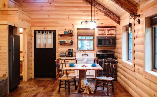 Millersburg House | Cricket Hill Treehouse C by Amish Country Lodging