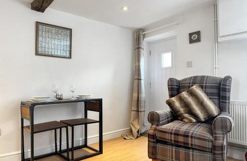 Ipstones House | Cricketers Cottage