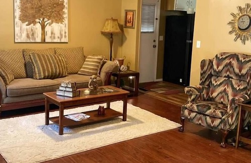Woodland Hills House | Crimson Retreat - Book for Football Season!