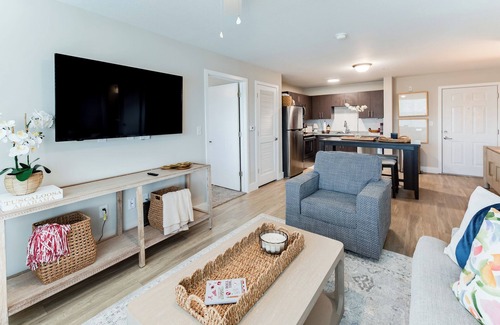 Tuscaloosa Condo | Crimson River Haven – Riverfront Retreat with Pool & Tons of Amenities!
