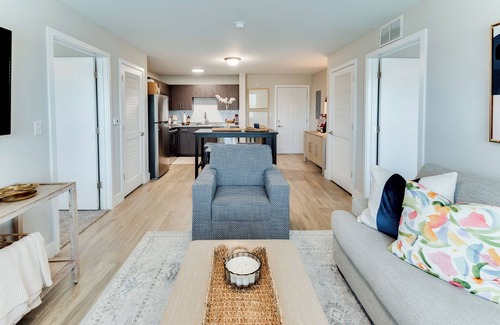 Tuscaloosa Condo | Crimson River Haven – Riverfront Retreat with Pool & Tons of Amenities!