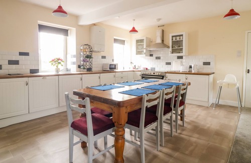 Wigton Cottage | CRINAN COTTAGE, family friendly, with open fire in Carlisle