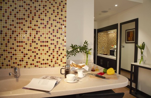 Madinat Zayed Hotel | Cristal Hotel Abu Dhabi