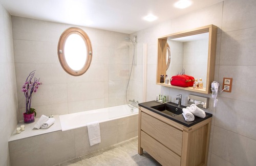 Cannes City Centre Hotel | CRISTAL HOTEL & SPA