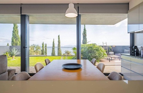 Santa Cruz Villa | Cristiano Ronaldo Airport View