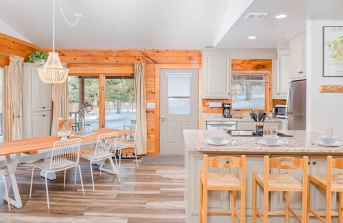 Crivitz House | Crivitz Luxury Retreat - Firepit, EV Charger