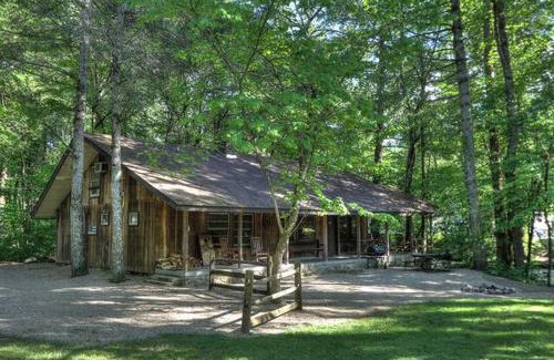 Pittman Center House | Crockett's Coonskin Cabin #540