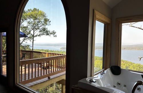 Bee Branch Cabin | Crockett's Escape Treehouse on Greers Ferry Lake