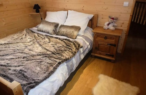 Reallon Ski Chalet | Crocus Chalet - Chalets for 12 People