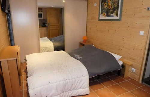 Reallon Ski Chalet | Crocus Chalet - Chalets for 12 People