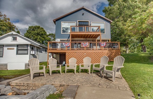 Bradford House | Croft Cove: laid back home on Lamoka Lake with private lakefront