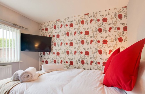 Llanteg House | Crofty Retreat - Two Bedroom House, Sleeps 4