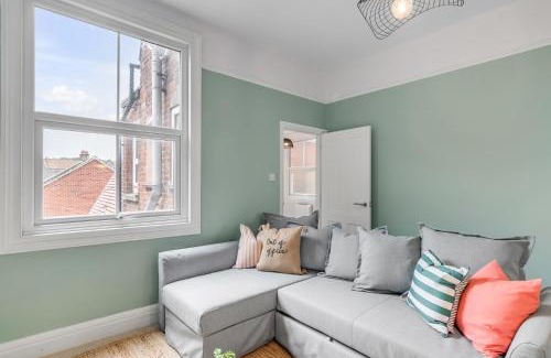 Cromer Apartment | Cromer 2 Bed Apartment Near Beach Free Parking Included
