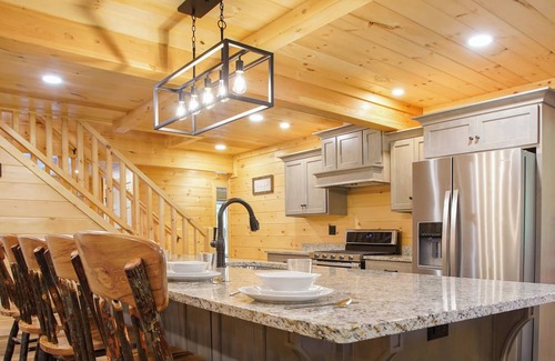 Equinunk Cabin | Crooked Creek Retreat w/ Pickleball, Fire Pit, Tennis and More!