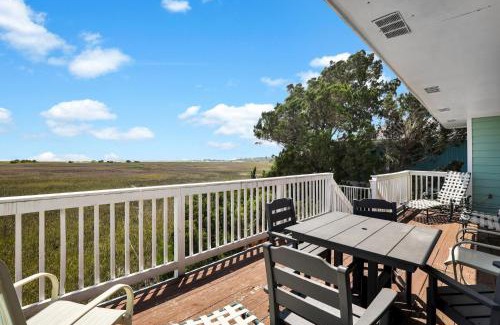 Oceanmarsh Subdivision House | Crooked Palm - Marsh Views on Nautical Watch with pool access