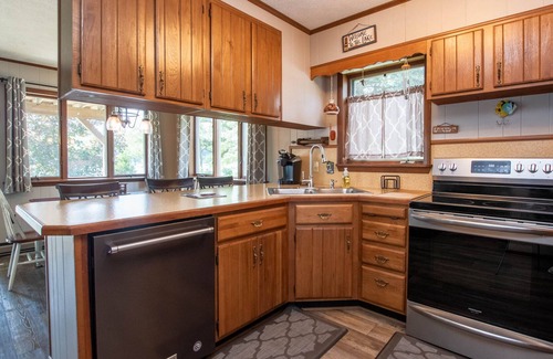 Penn Yan House | Crosby Point: "Finger Lake home away from home"