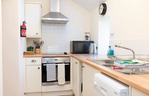 Gatehouse-of-Fleet Cottage | Cross Cottage - a house that sleeps 2 guests in 1 bedroom