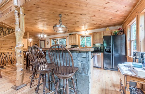 Sautee Nacoochee Cabin | Cross Creek Hideaway | Mountains | Pet Friendly | Hot Tub | Pool Table | Sauna
