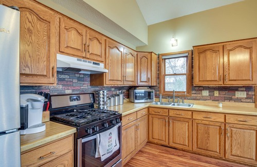 Crosslake Cottage | Cross Lake Retreat w/Dock, Deck & Paddleboards!