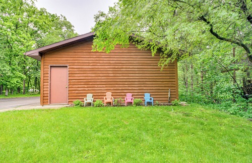 Crosslake Cottage | Cross Lake Retreat w/Dock, Deck & Paddleboards!