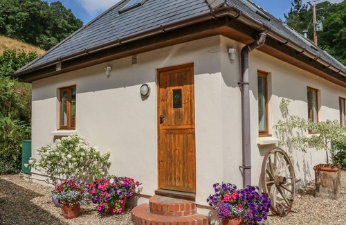 Shirwell Cottage | CROSS SYKE BARN, family friendly, with open fire in Barnstaple