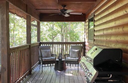 Pickens House | Cross Timbers Cabin on Private 12.5 Acres + Hot Tub