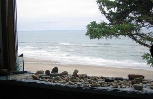 Lincoln City Apartment | "Crow's Nest"-smaller cozy rustic, vintage 1 bedroom w/spectacular ocean view