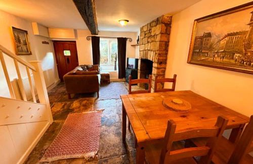 Stroud House | Crown Cottage by MaisonPro