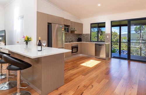 Tarbuck Bay House | Crown Cottage - close to Seal Rocks