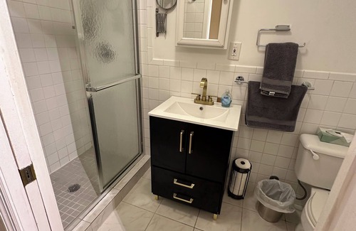 Crown Heights Apartment | Crown Heights Studio Near Subway + Private backyard