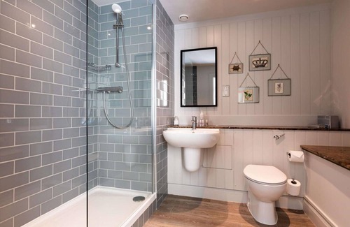 Runnymede Hotel | Crown Hotel