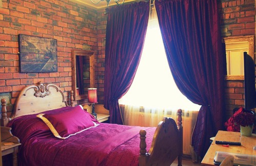 Elland House | Crown House Suites