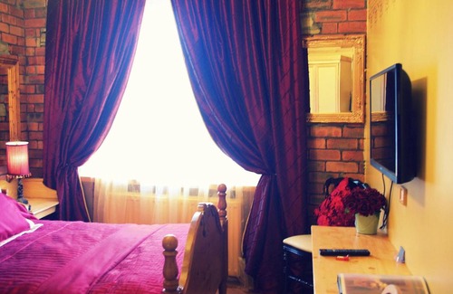 Elland House | Crown House Suites
