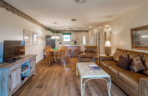 Lake Tansi Condo | Crown Resorts Lake Tansi East 2 Bedroom, 2 Bathroom Condo w/ 1 King, 2 Full Beds