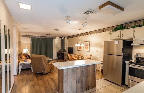 Lake Tansi Condo | Crown Resorts Lake Tansi East 2 Bedroom, 2 Bathroom Condo w/ 1 King, 2 Full Beds