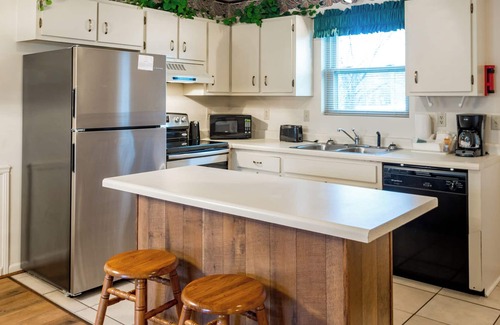 Lake Tansi Condo | Crown Resorts Lake Tansi East 2 Bedroom, 2 Bath Condo w/ 1 Queen, 2 Twin Beds
