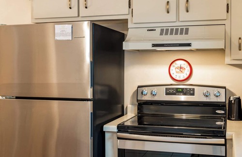 Lake Tansi Condo | Crown Resorts Lake Tansi East 2 Bedroom, 2 Bath Condo w/ 1 Queen, 2 Twin Beds