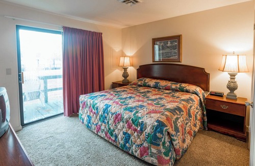 Lake Tansi Condo | Crown Resorts Lake Tansi East 3 Bed, 2 Bath Condo w/ 1 King, 2 Queen Beds