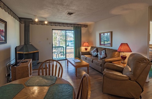 Lake Tansi Condo | Crown Resorts Lake Tansi East 2 Bedroom, 1 Bathroom Condo w/ 2 Queen Beds