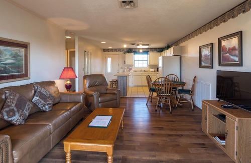 Lake Tansi Condo | Crown Resorts Lake Tansi East 2 Bedroom, 1 Bathroom Condo w/ 2 Queen Beds