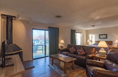 Lake Tansi Condo | Crown Resorts Lake Tansi East Large 1BR Condo w/2 Queen Beds