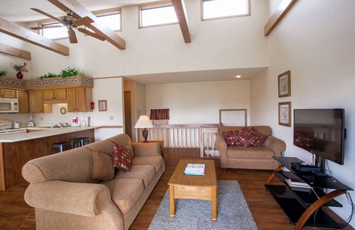 Lake Tansi Condo | Crown Resorts Lake Tansi West 2 Bedroom, 2 Bathroom Condo w/1 King, 2 Full Beds