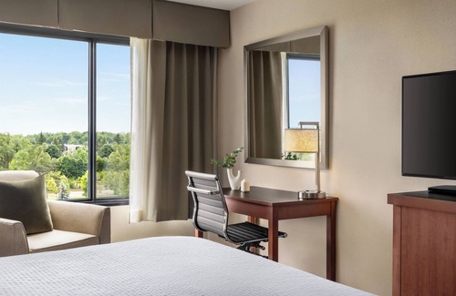 Auburn Hills Hotel | Crowne Plaza Auburn Hills by IHG