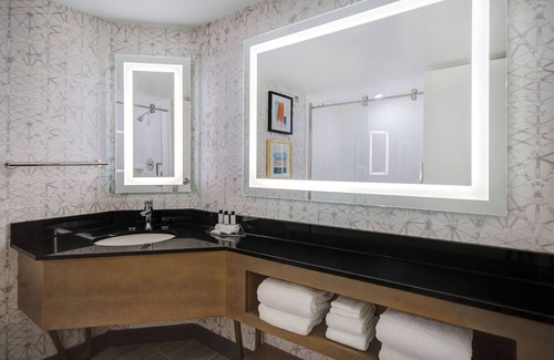 Auburn Hills Hotel | Crowne Plaza Auburn Hills by IHG