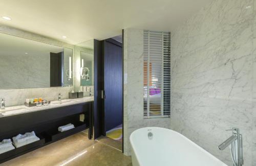 Silom Hotel | Crowne Plaza Bangkok Lumpini Park by IHG