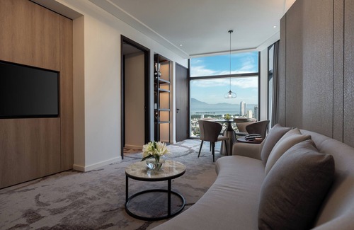 Hai Chau Hotel | Crowne Plaza Danang City Centre by IHG