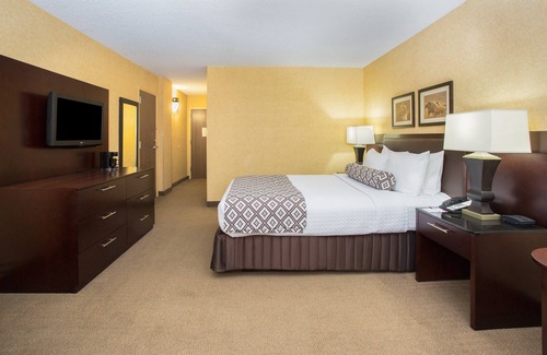 Dupont Hotel | Crowne Plaza Denver Airport Convention Ctr, an IHG Hotel