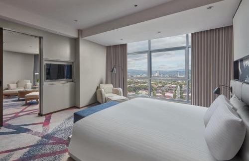Ortigas Center Hotel | Crowne Plaza Manila Galleria by IHG