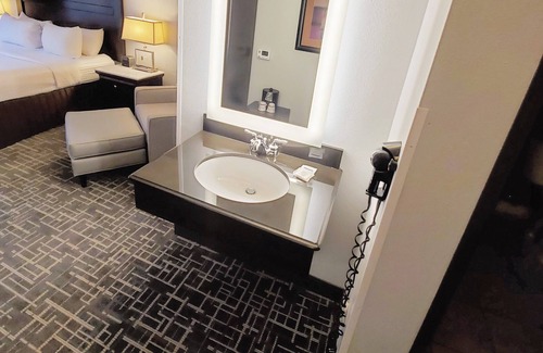 Milwaukee Hotel | Crowne Plaza Milwaukee South by IHG