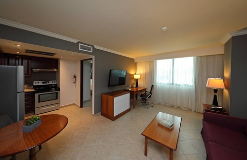 Panama City Hotel | Crowne Plaza Panama by IHG